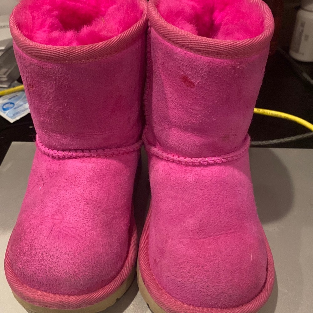 Classic toddler UggsPink